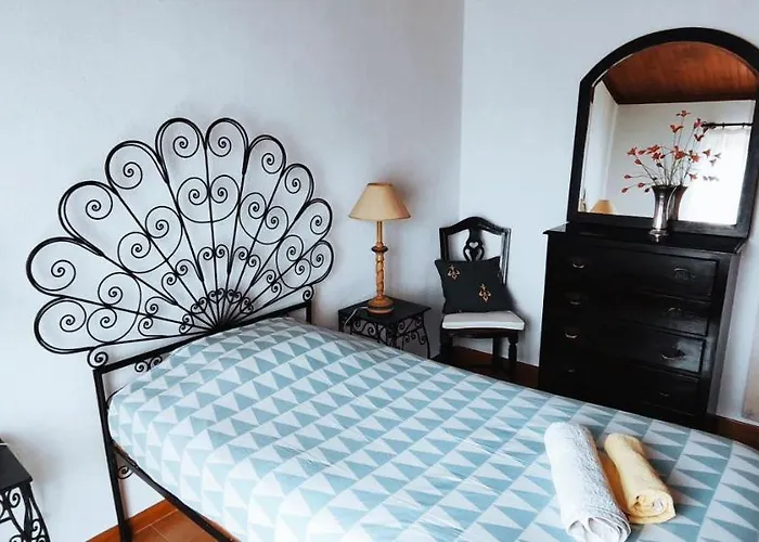 Fountain Of Happiness אובידוס